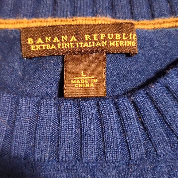 Ladies Cobalt blue banana republic sweater size L - Picture 2 of 2